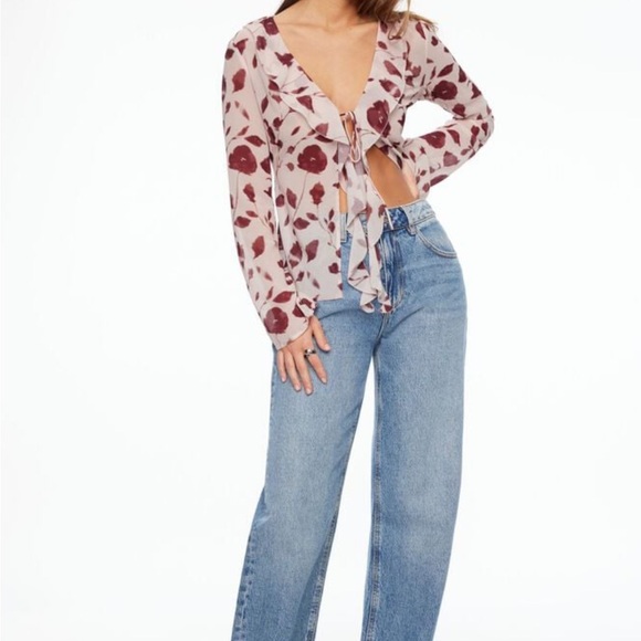 Dynamite semi-sheer flyaway blouse - Picture 2 of 6